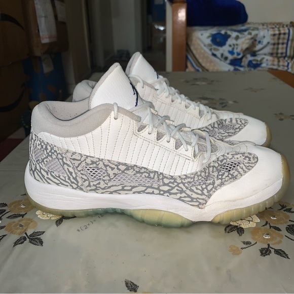 Nike Air Jordan XI 11 Retro Low Size 7Y Youth Basketball Sneakers Gray NBA - Picture 4 of 10